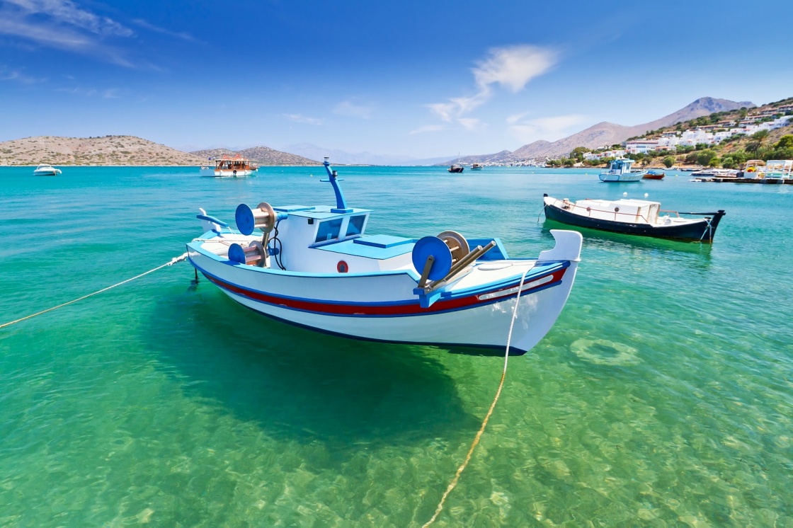 weather-in-crete-fishing-boats-at-the-coast-of-crete-greece-558-c8a9